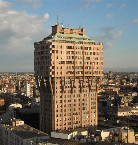 torre velasca milan.